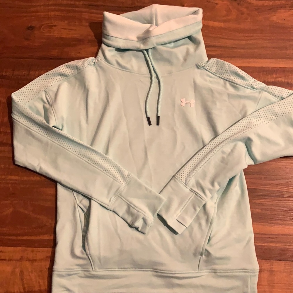 Under Armour top